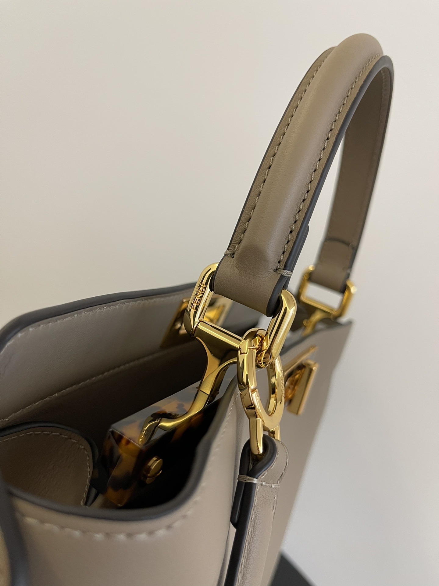 F**di peekaboo iseeu bag-33x25x13cm