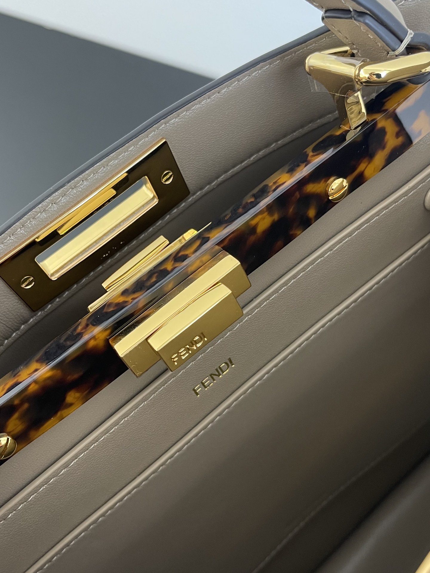 F**di peekaboo iseeu bag-33x25x13cm