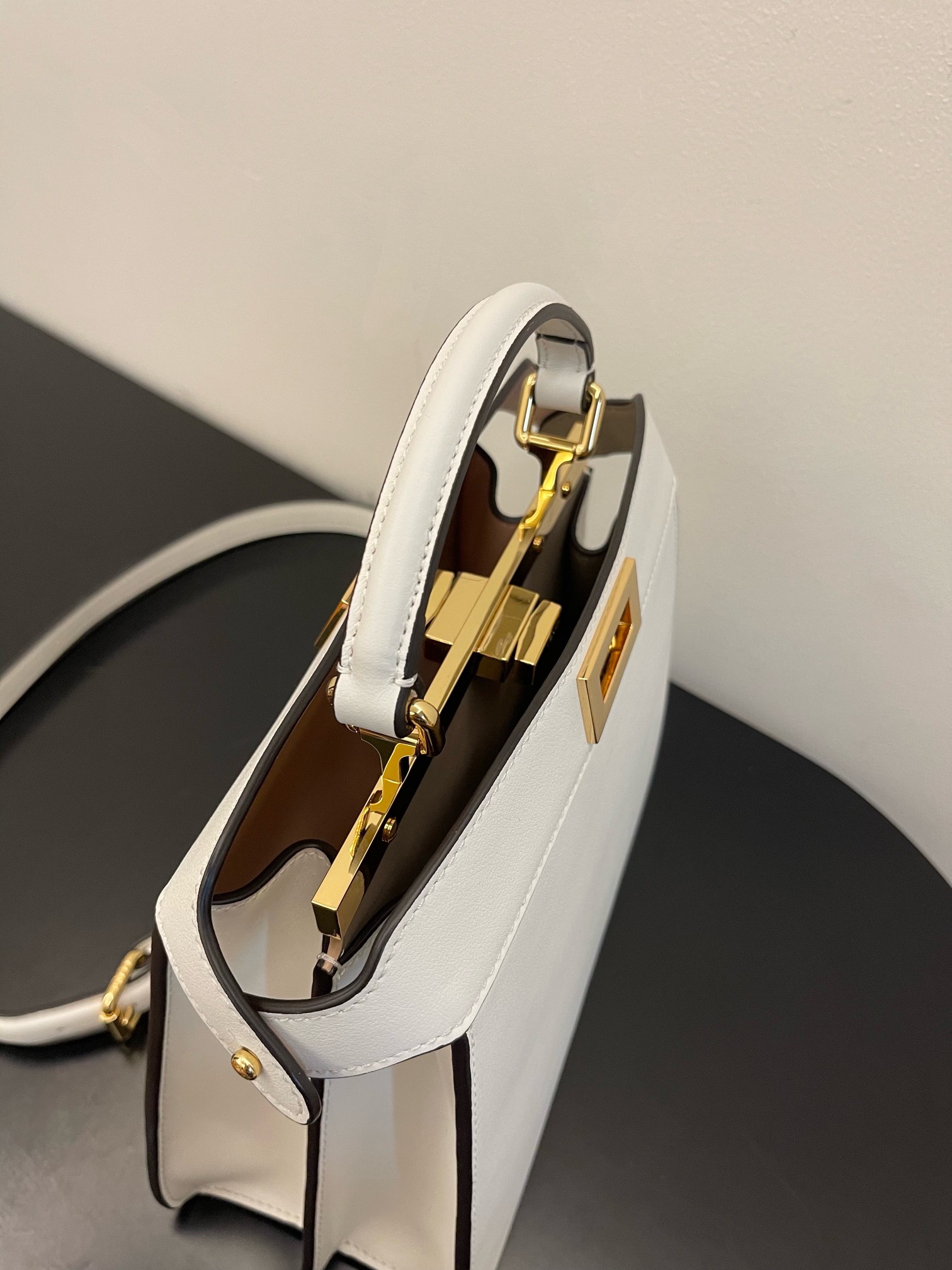 F**di peekaboo iseeu bag-33x25x13cm