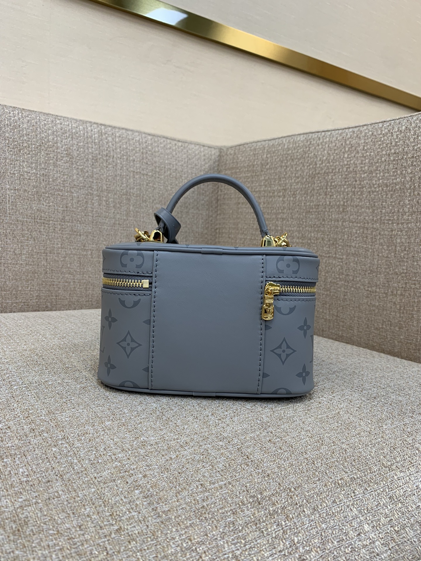 l0*is V*t0n vanity chain pouch-11.5x6.5x19cm