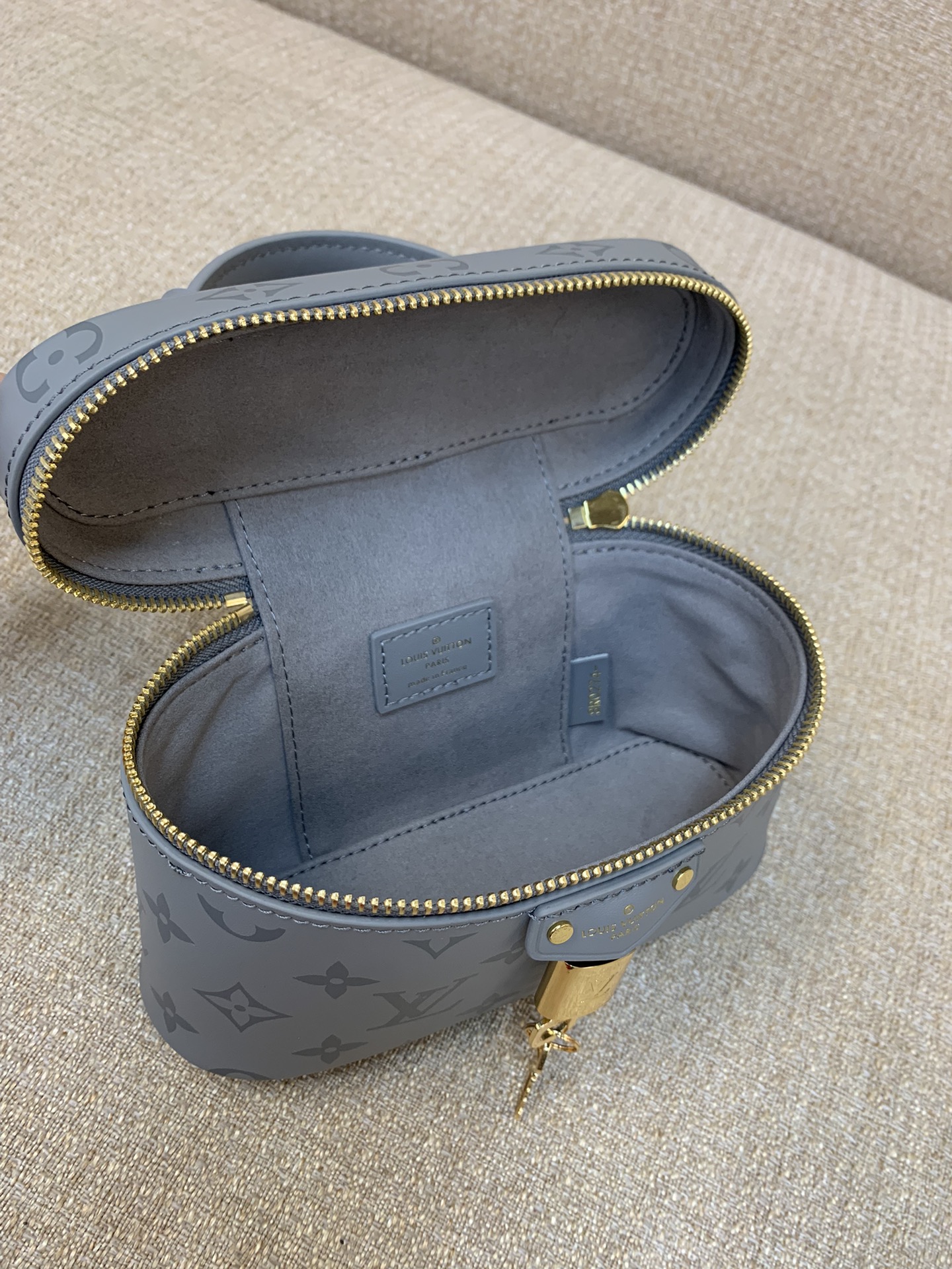 l0*is V*t0n vanity chain pouch-11.5x6.5x19cm