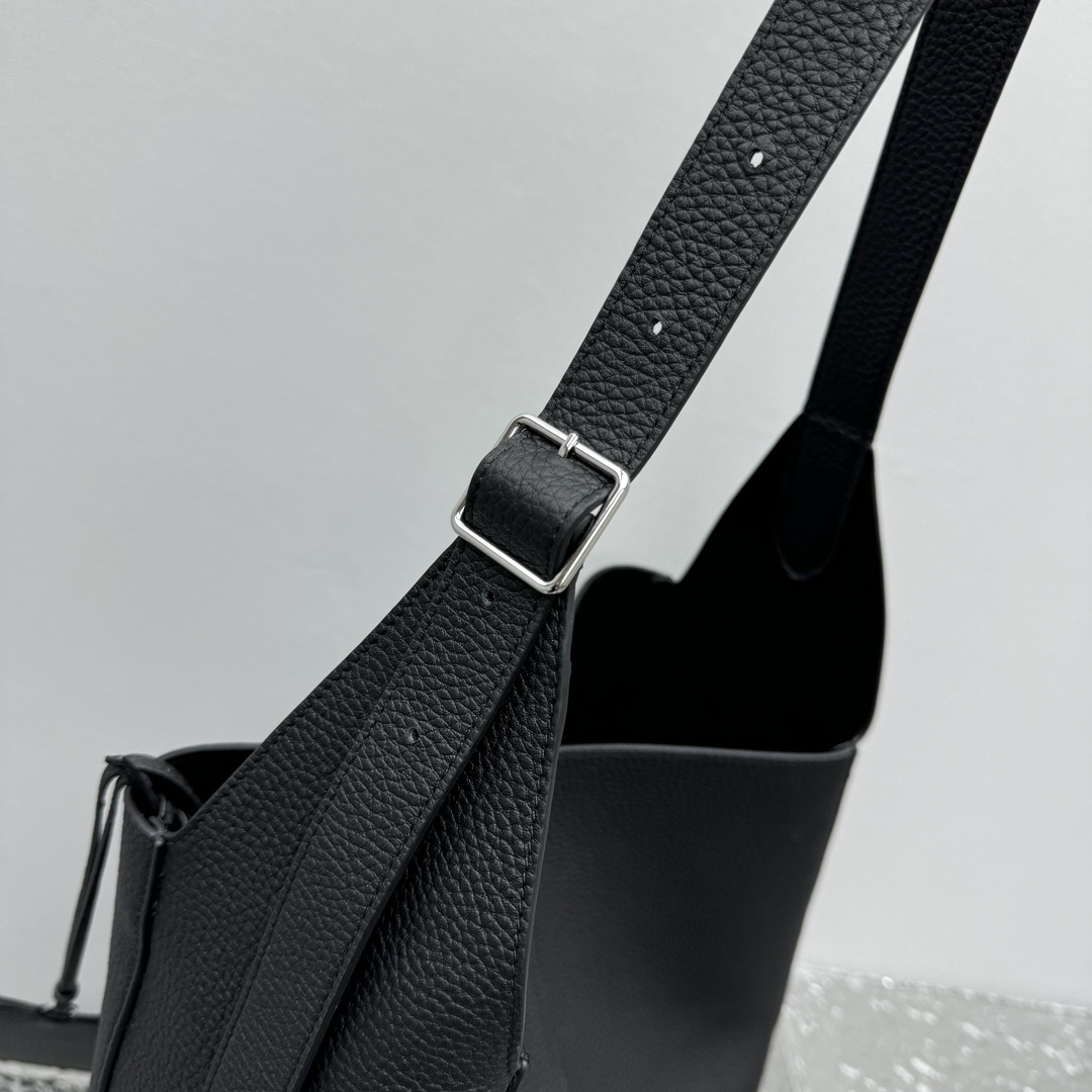 The R0w blake hobo bag-31*34*10cm