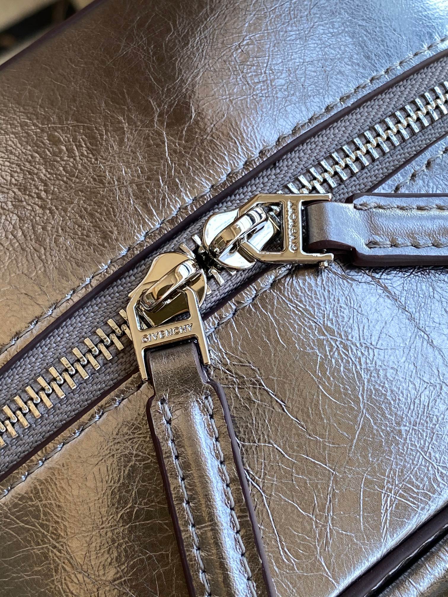 G1uenchy anyigona cube tote-13*19*22cm