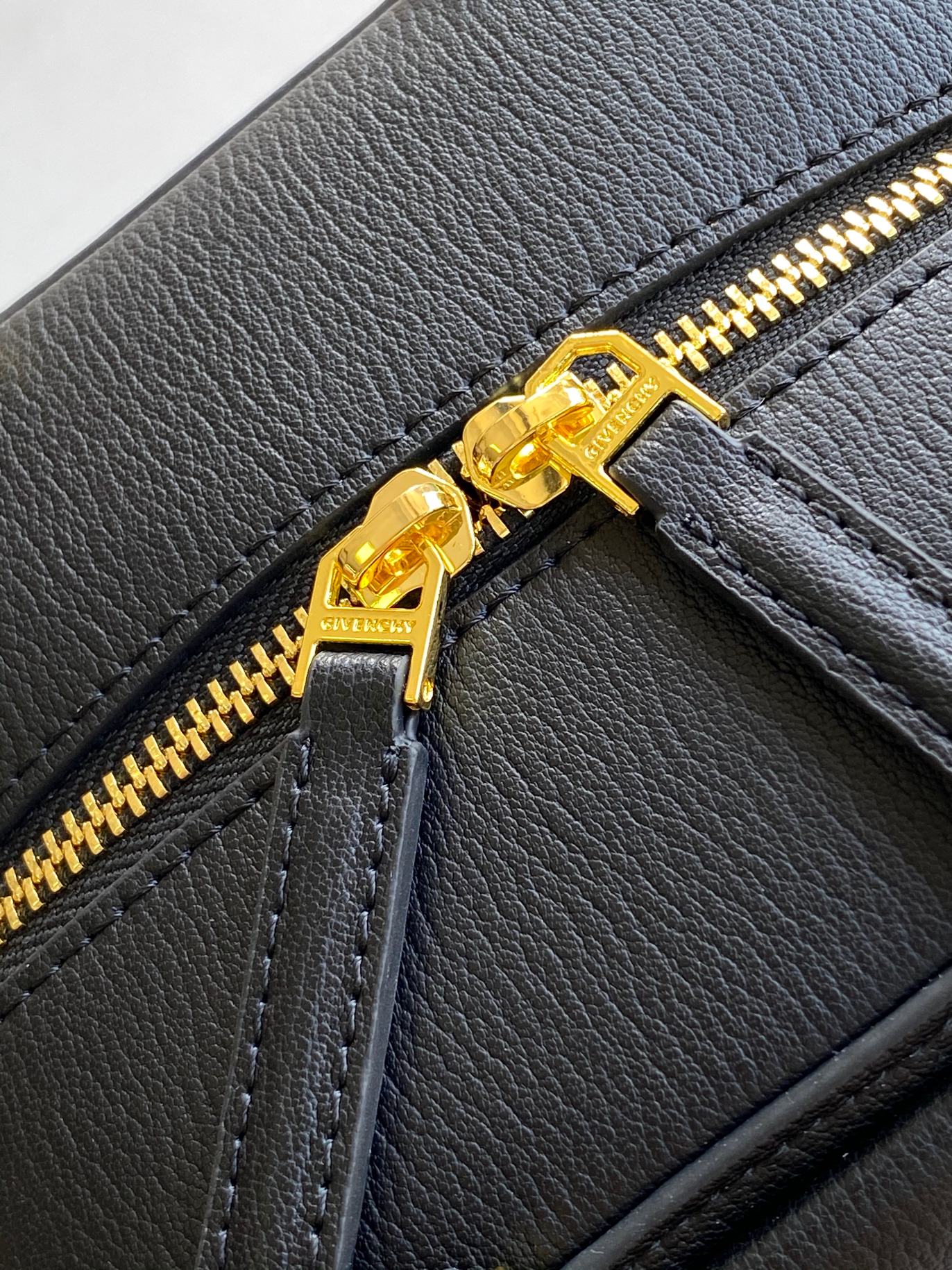 G1uenchy anyigona cube tote-13*19*22cm