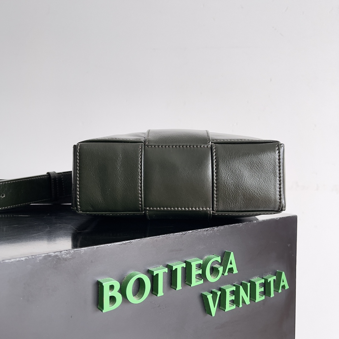 bo*te*ga Ve*ne*ta mini cassette bag-21*13*6.5cm