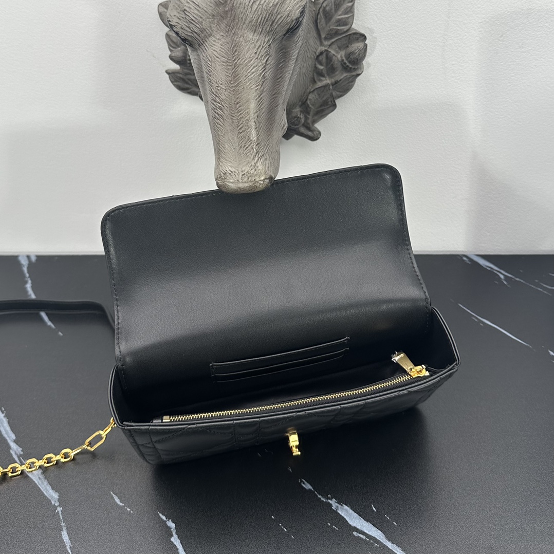 D*or miss daisy bag-22*12.5*4cm