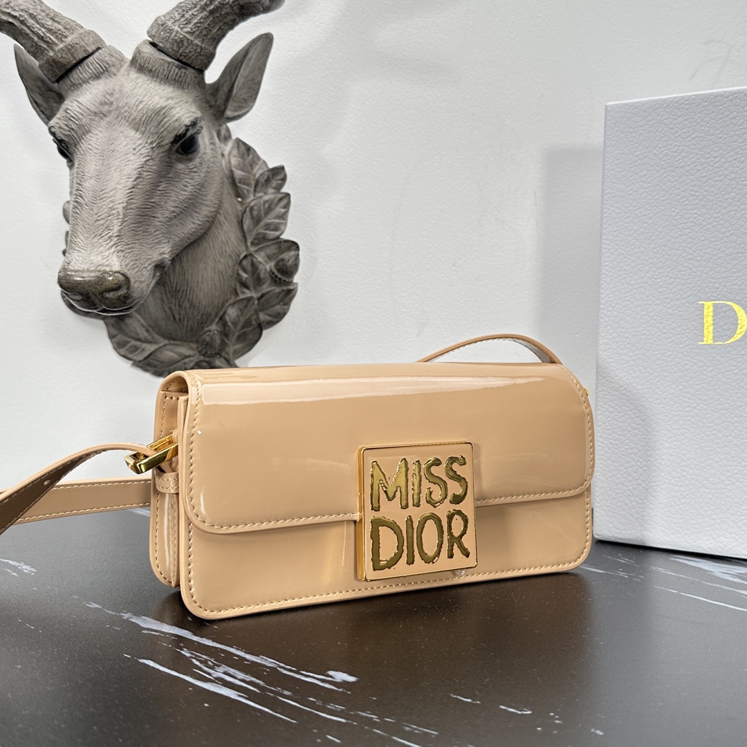 D*or miss D*or allover bag-22*11*6cm