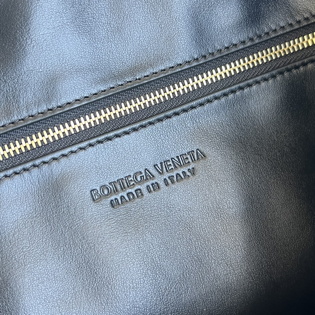 b0tt*ga Ven*ta shoulder bag-54x24x13cm