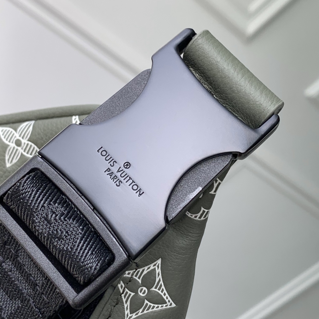 l0vis Vvtt0n discovery bumbag-44 x 15 x 9cm