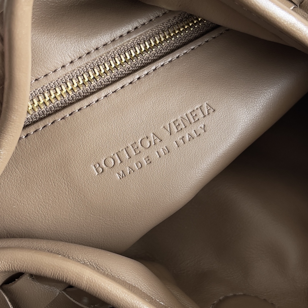 b0tt*ga Ven*ta hop bag-41*20*8cm