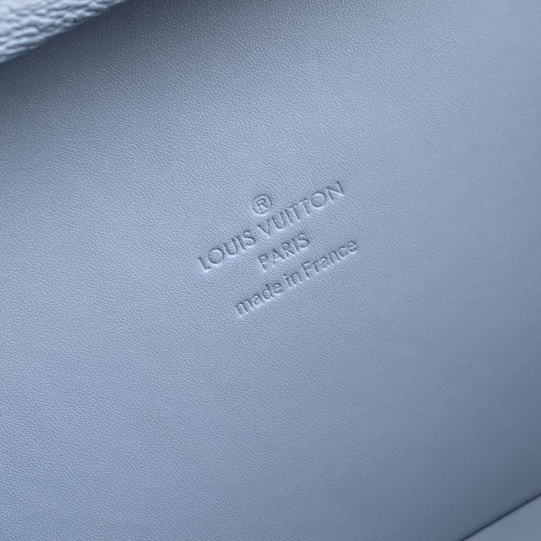 l0vis Vvtt0n wallet trunk taigarama -12.3 x 6 x 21.5cm