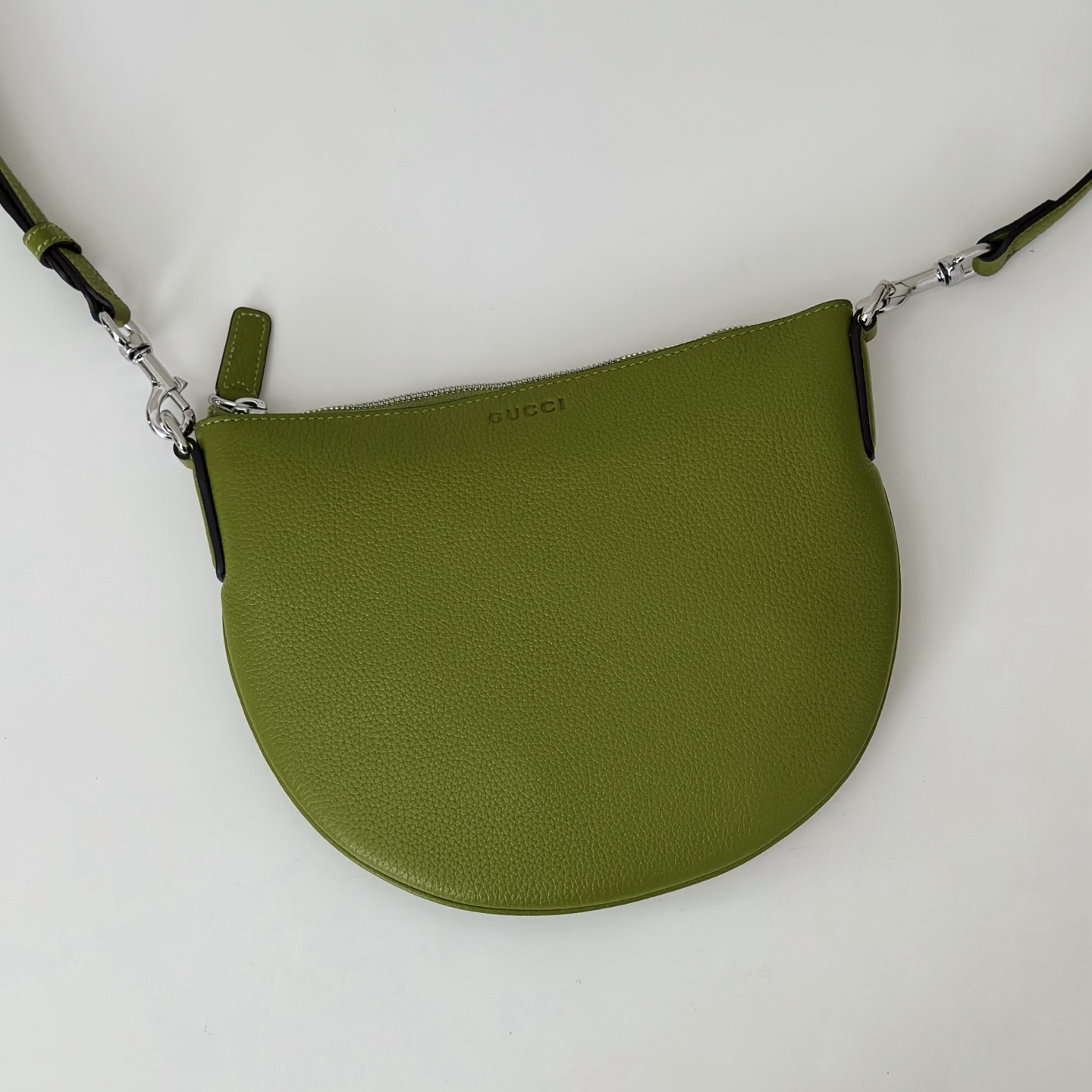 Gvc*1 g body leather bag-23*18.5*2cm