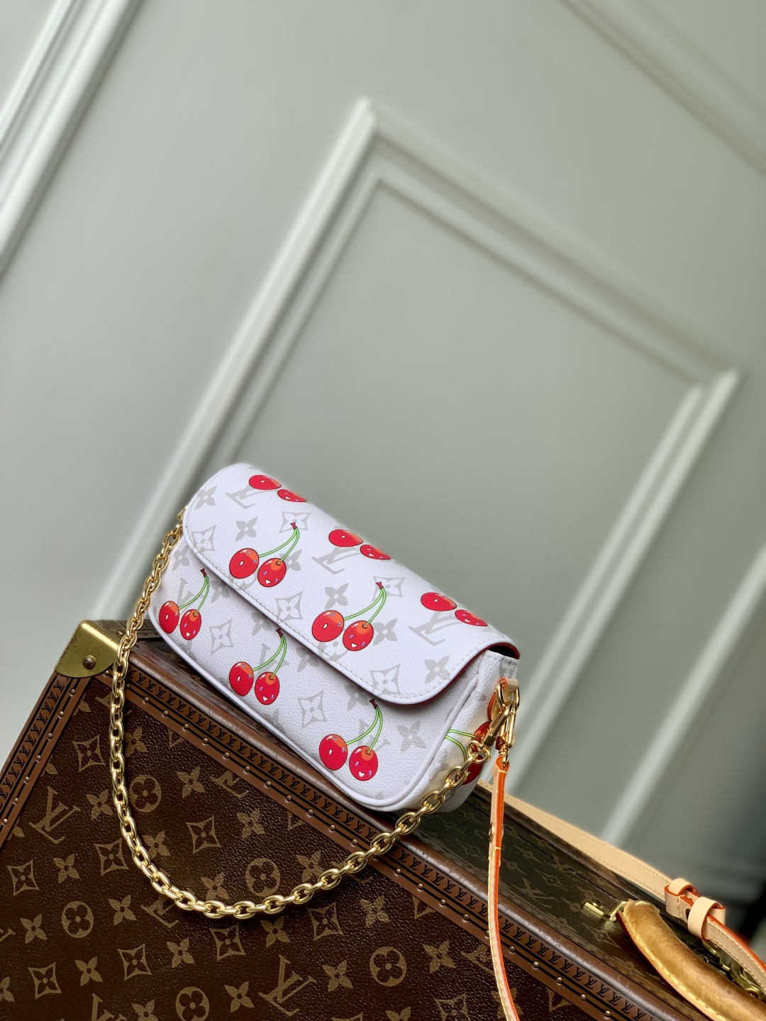 l0vis Vvtt0n wallet on chain ivy-23.5 x 12 x 4.3cm