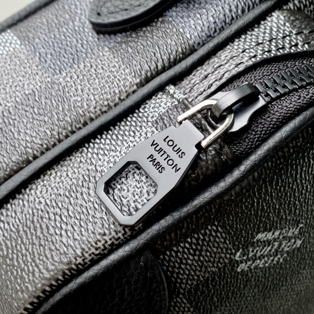 l0vis Vvtt0n nil messenger bag-25 x 17.5 x 11cm