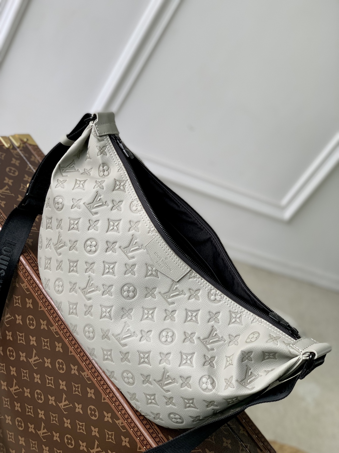 l0vis Vvtt0n hobo hamac bag-19 x 10 x 39cm