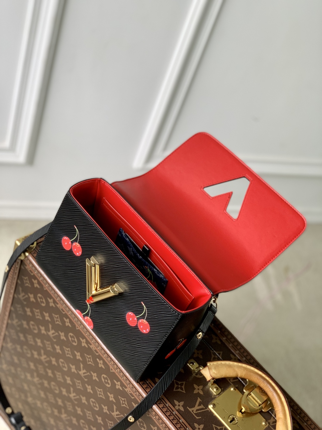 l0vis Vvtt0n twist mm slim bag-m14341-23 × 16 × 8cm