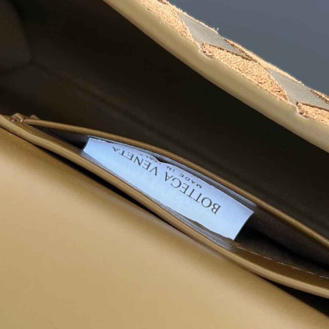 b0tt*ga Ven*ta clutch-31x13x3 cm