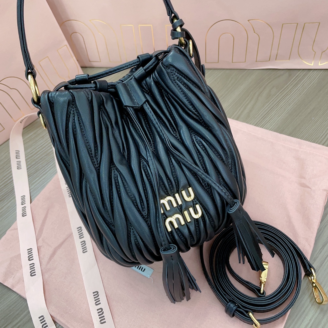 M1um1u matelasse bucket-17x15x10cm