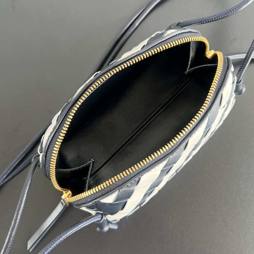 b0tt*ga Ven*ta concert striped leather pouch crossbody bag-18.5*11.5*8.5cm