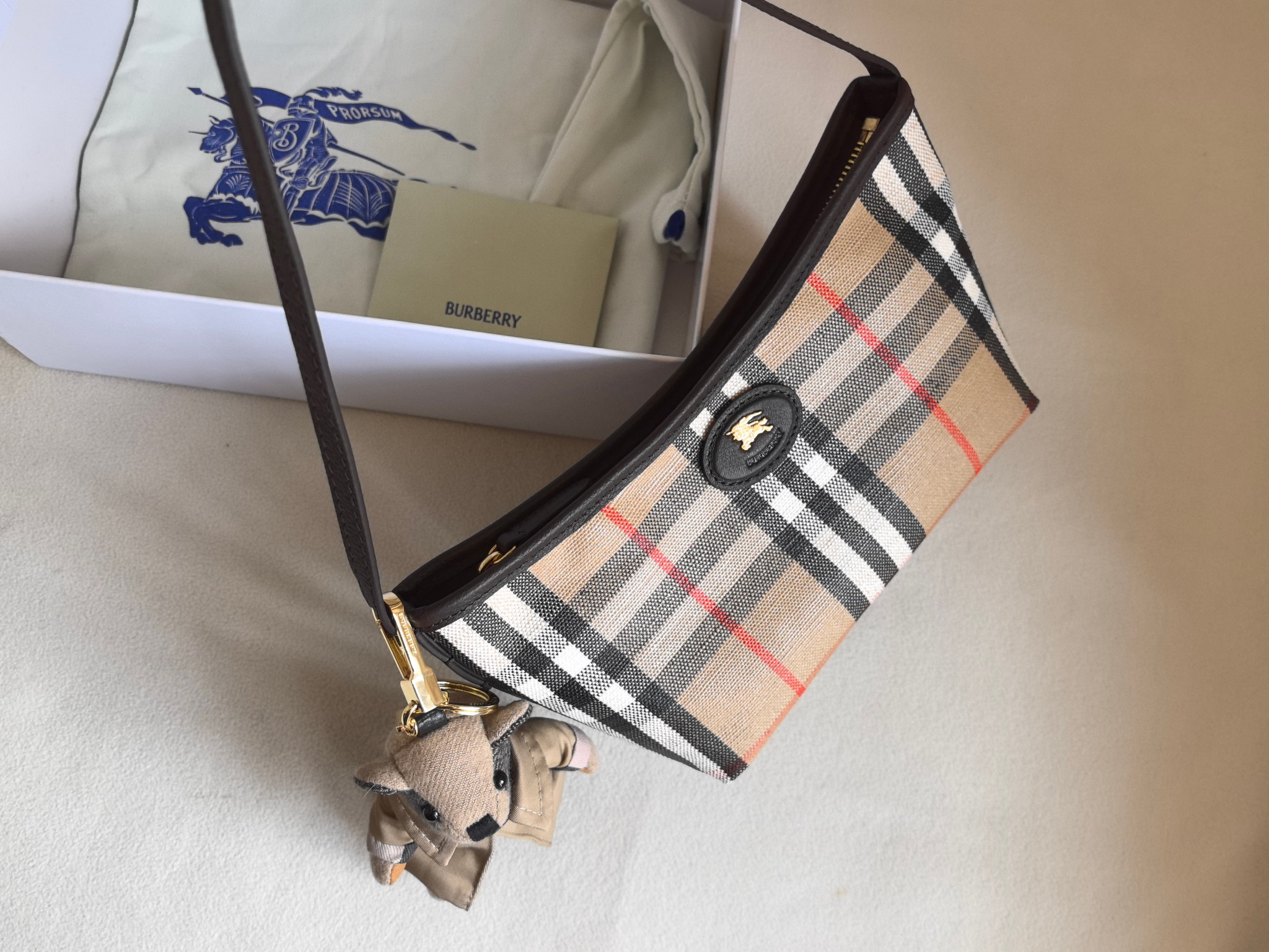 Bv*b*rry highlands mini shoulder bag-25.5✕12✕16cm