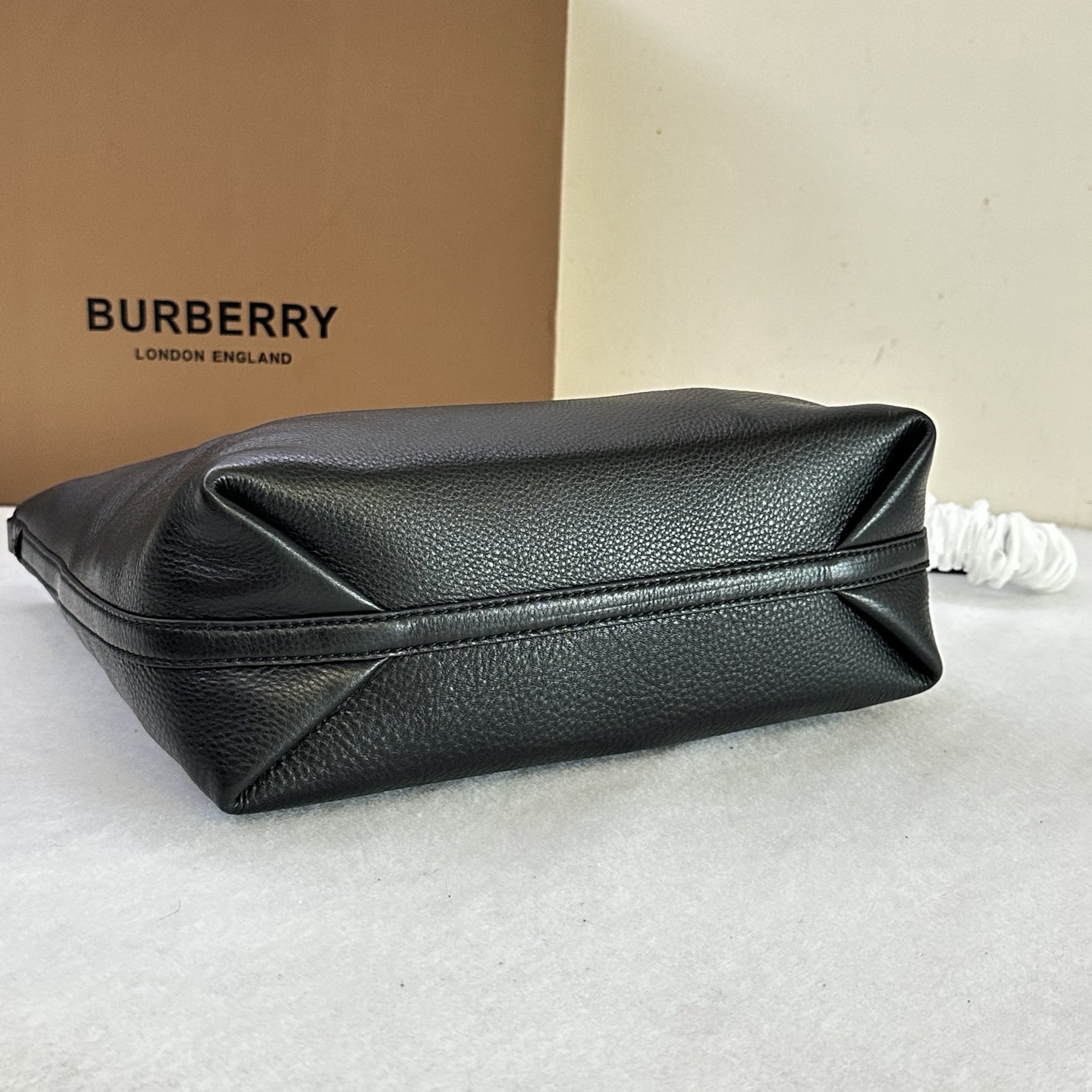 Bv*b*rry small highlands shoulder bag in sand-28.5 x 11.5x 31cm