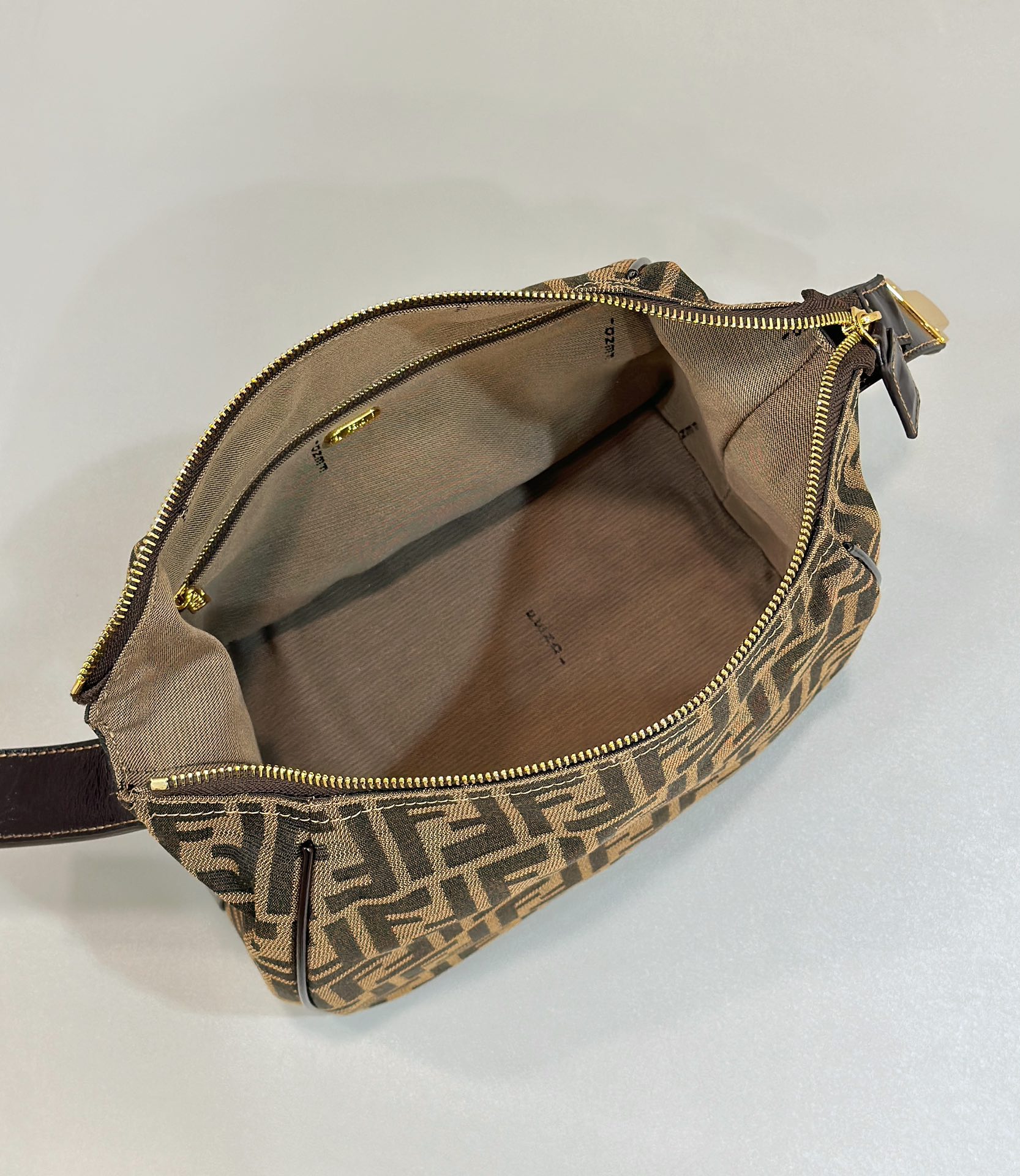 F**di vinatge bag-26x15x19cm