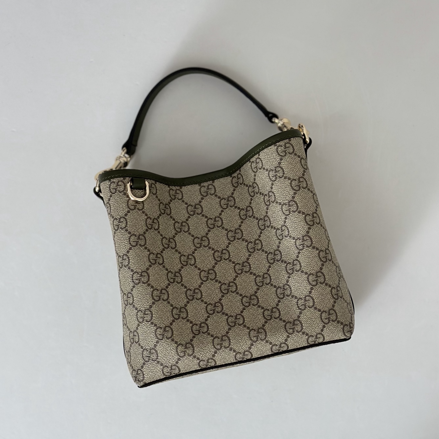 Gvc*1 medium emblem shoulder bag- 20.5*18*11.5cm