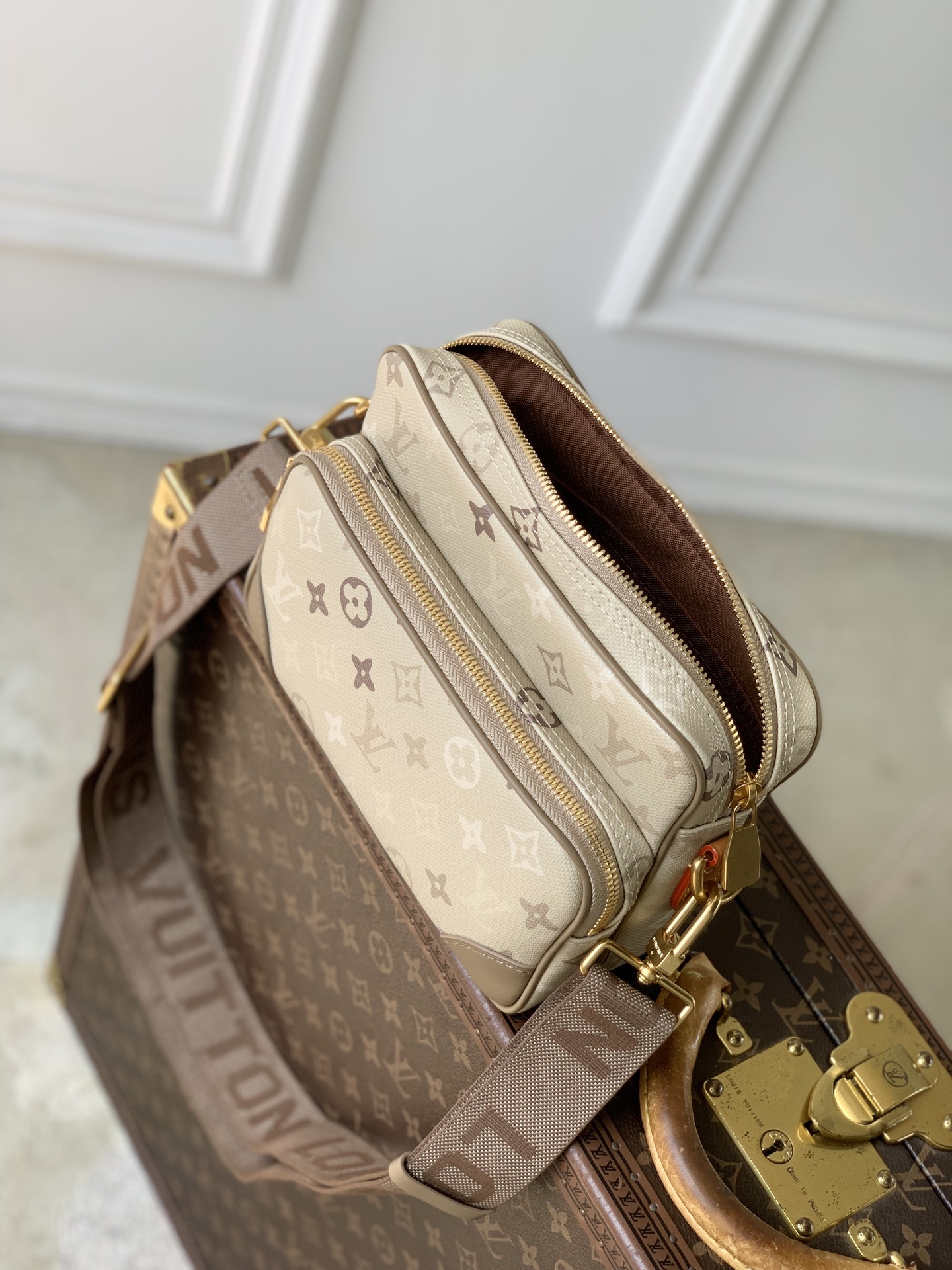 L0vis Vvtt0n Nil Messenger Bag-M29273-25 x 17.5 x 11CM