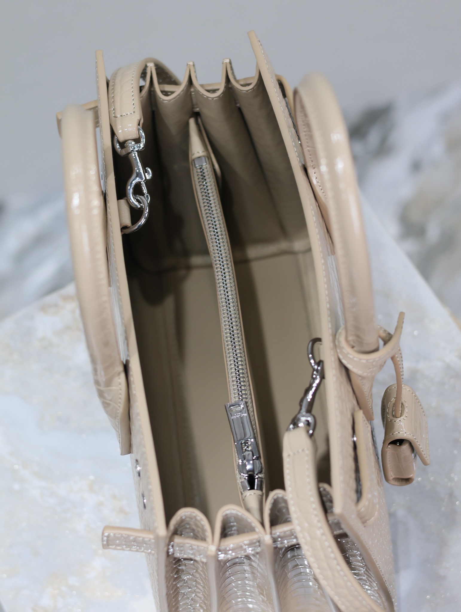 Y51 Sac De Jour-22x18x10.5&26x20.5x12.5CM