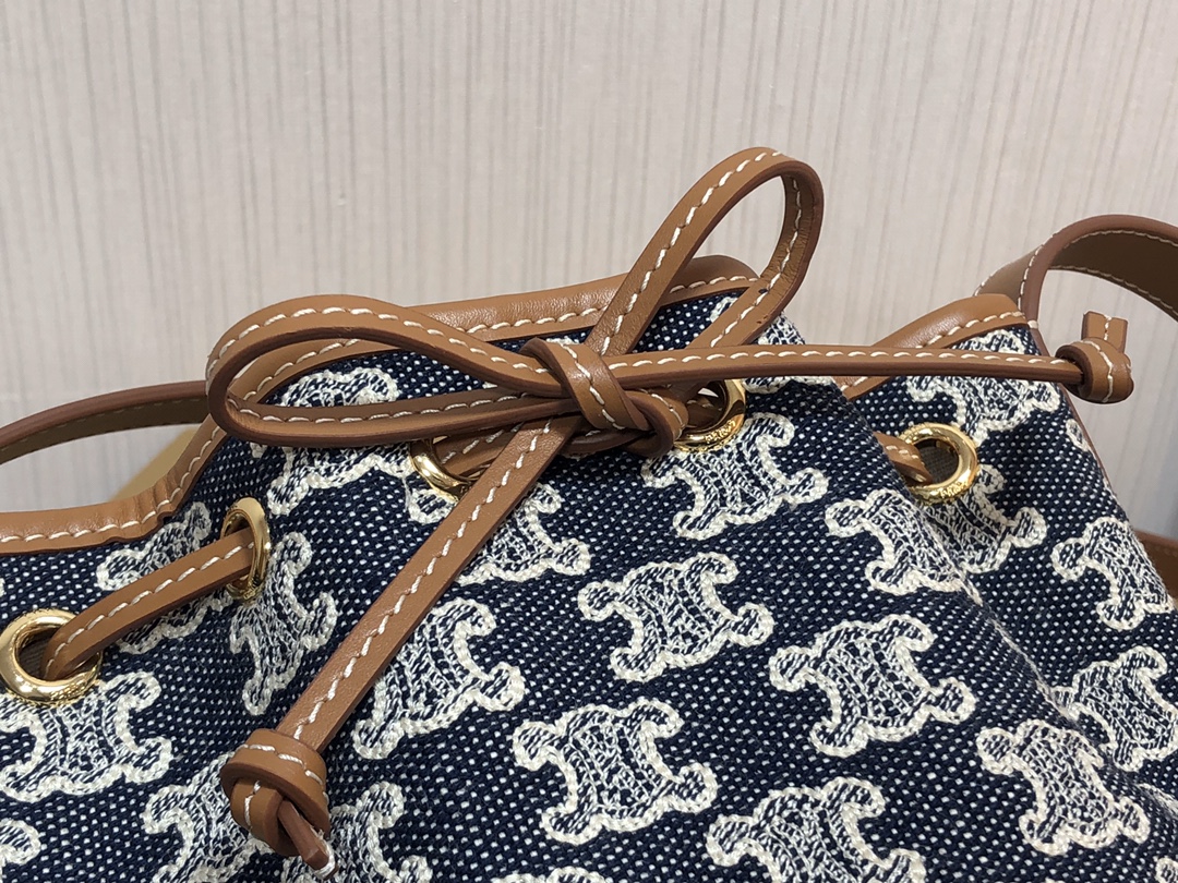 Celin Cabas Triomphe Bucket14X 21 X 14CM