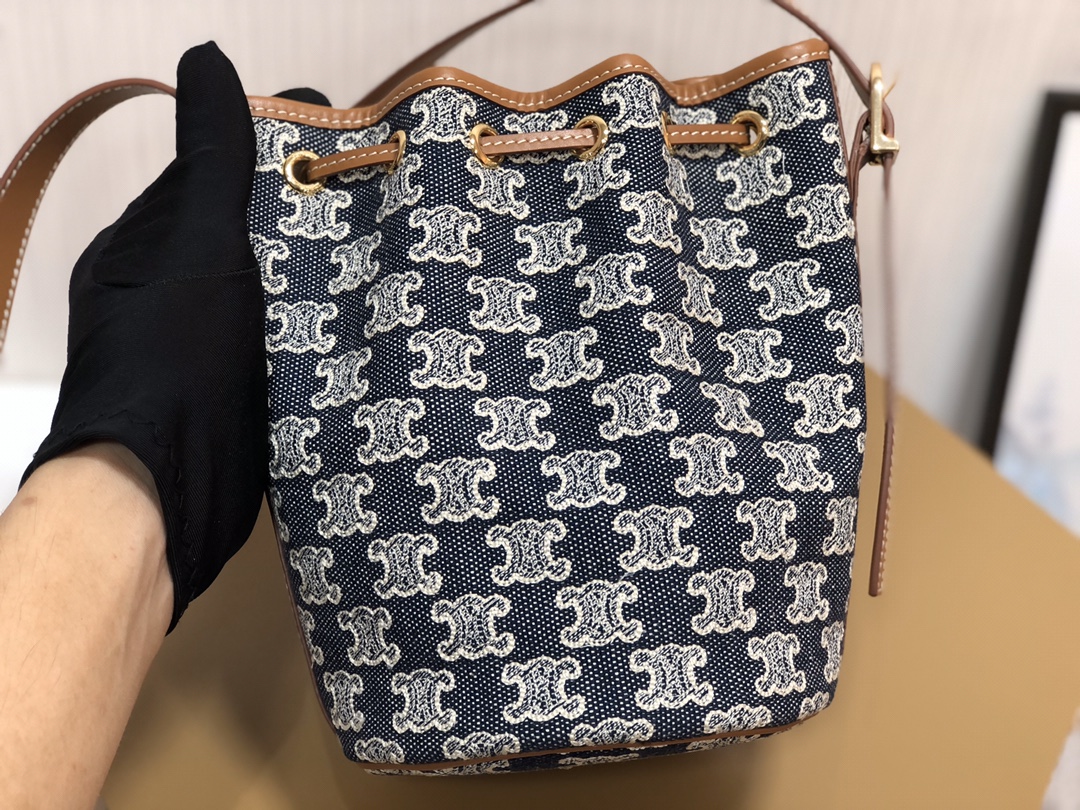 Celin Cabas Triomphe Bucket14X 21 X 14CM