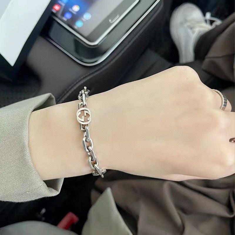 G*u*i bracelet
