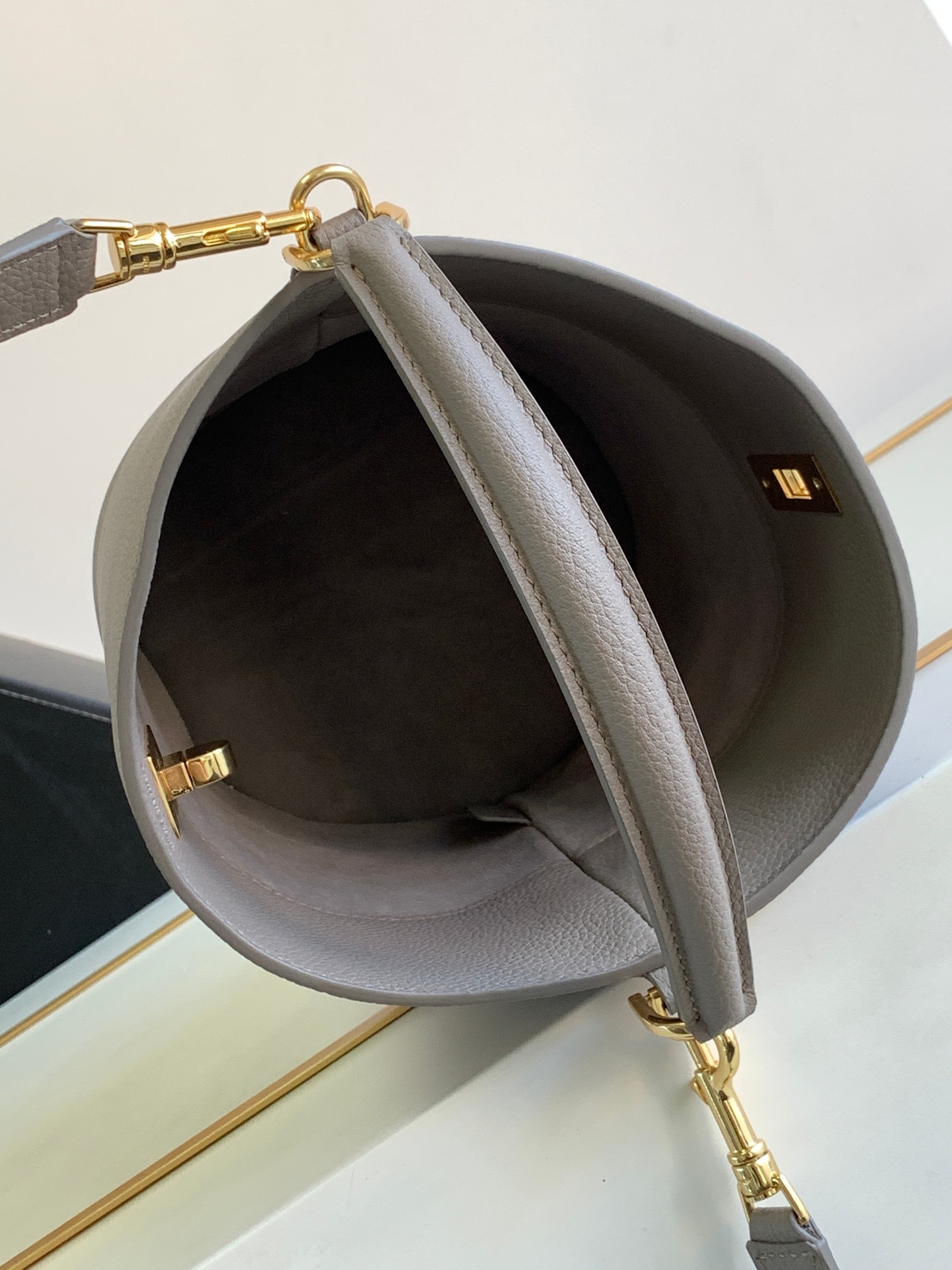 Ce**e bucket bag-16x18x16cm