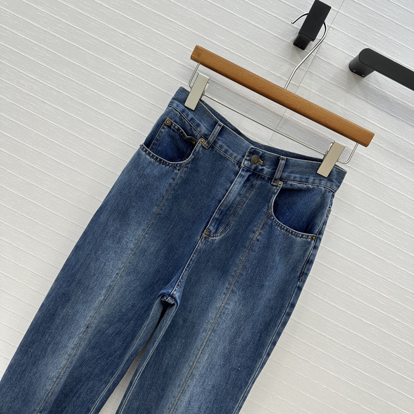 Ch10é fluid flare jeans in denim